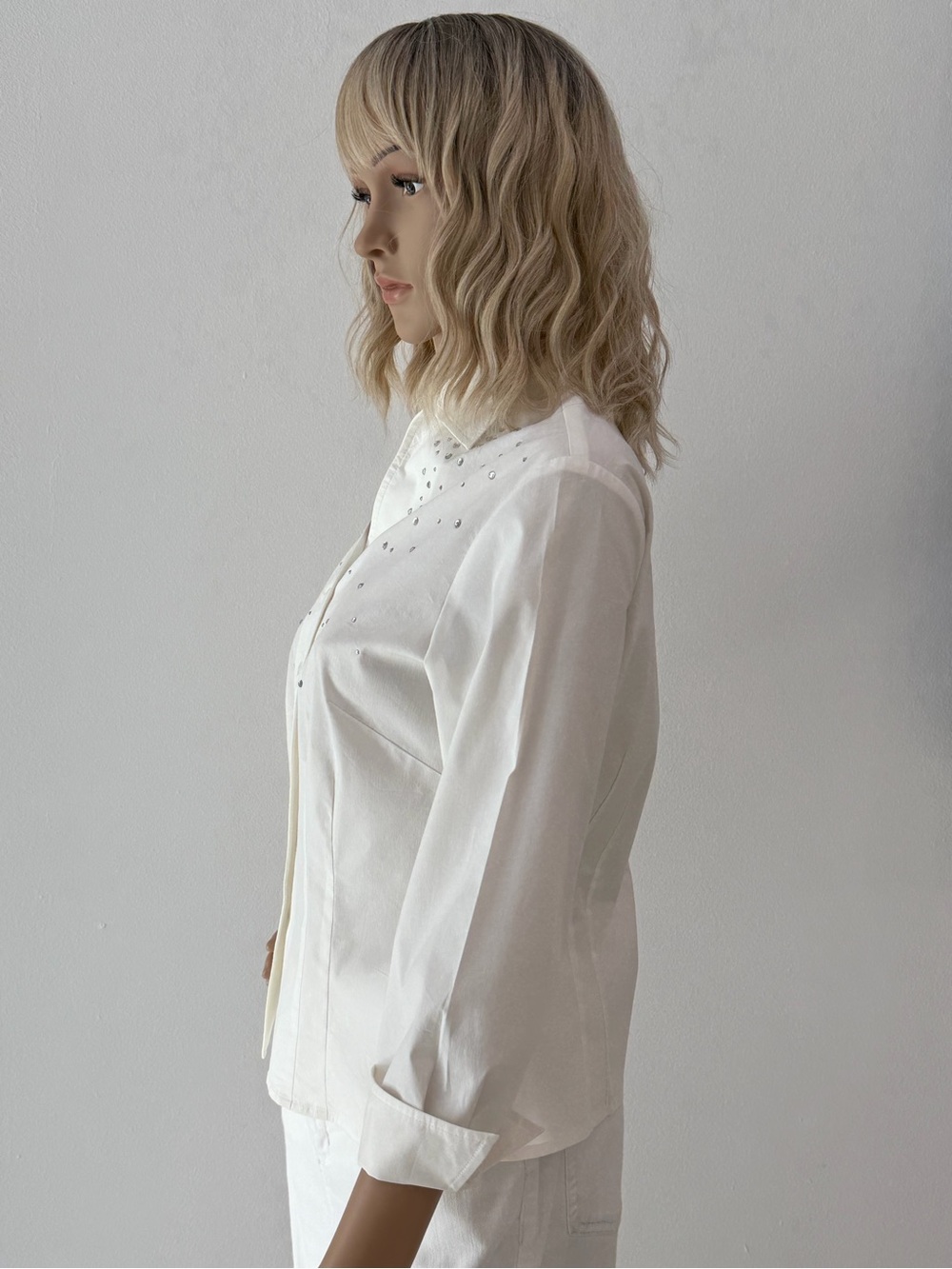 Pretty Nine West White Embellished Button-Front Blouse with Crystals, Size 6 - Picture 10 of 12